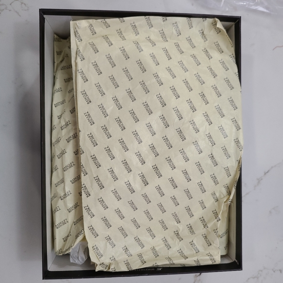 SOLD - - Badgley Mischka "Gorgeous" heels/Pumps Colour Ivory Size 6 - Picture 5 of 15